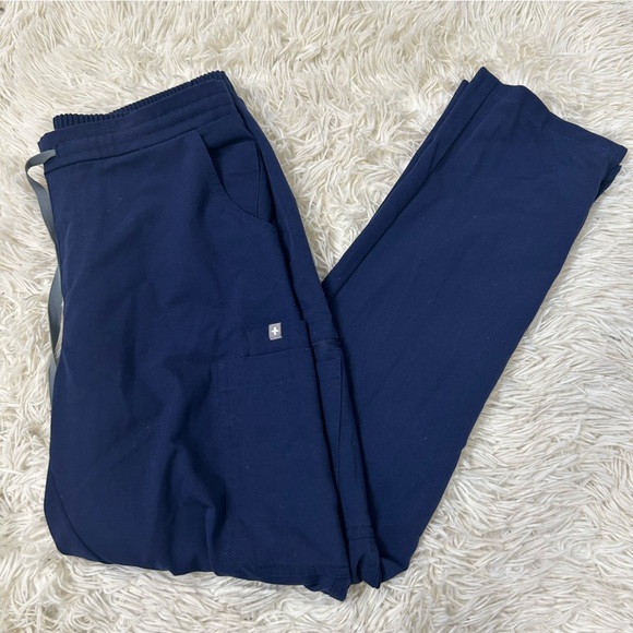 ◾️Figs Technical Collection Cargo Scrub Pants - Picture 6 of 7